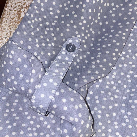 🙋🏼‍♀️Maurices Periwinkle Polka Dot Blouse🙋🏼‍♀️~large - Picture 4 of 5